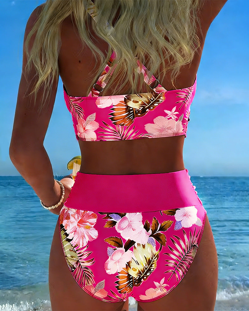 Bikini met contrasterend bloemenmotief en split