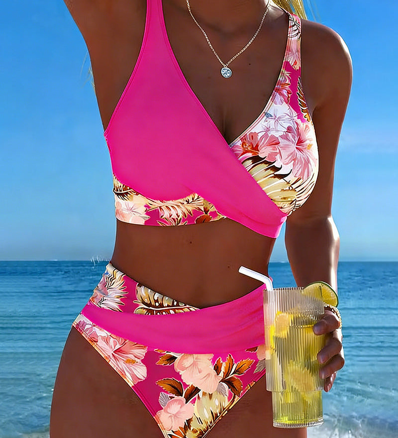 Bikini met contrasterend bloemenmotief en split
