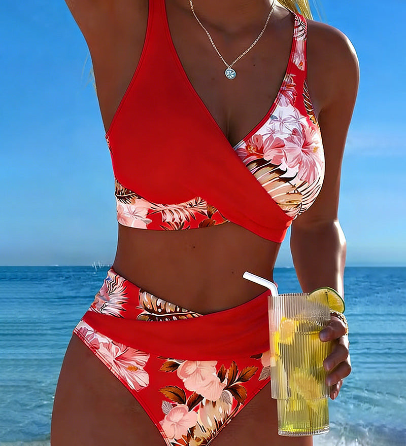Bikini met contrasterend bloemenmotief en split