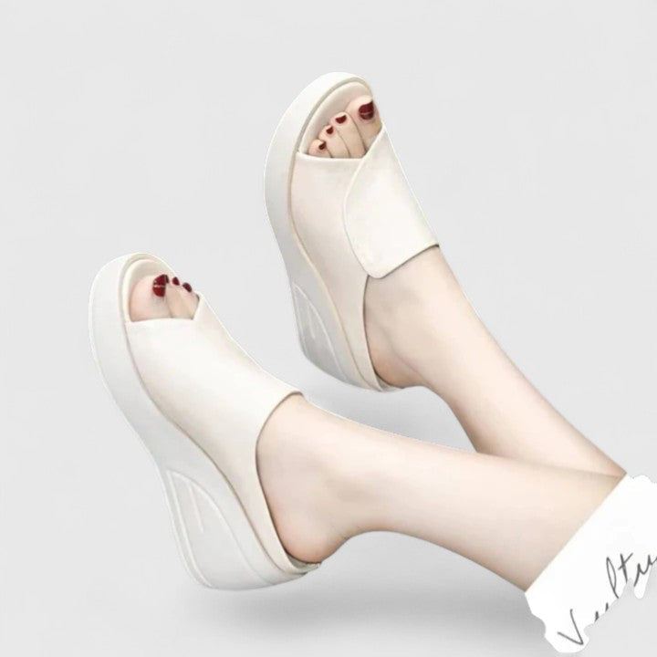Kora | Orthopedische sandalen met sleehak