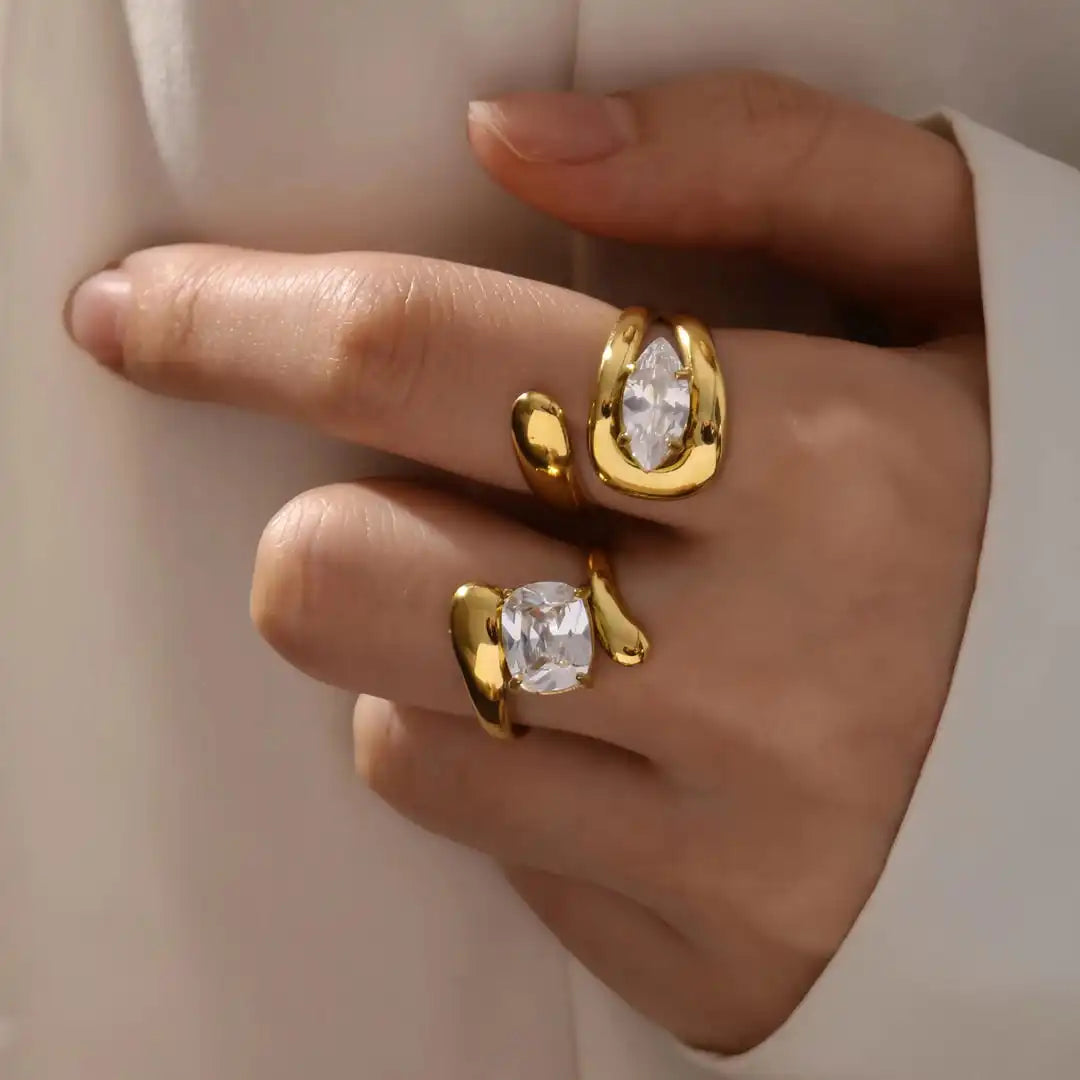 Tijdloze Gouden Waterdruppel Zirkonia Ring