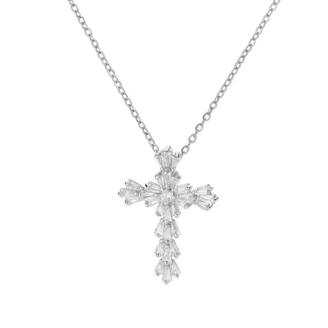 Tijdloze Zilveren Zirkonia Kruzifix Ketting