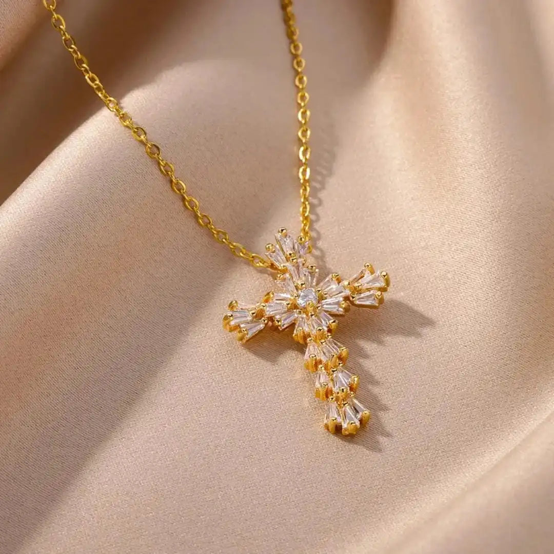 Tijdloze Zilveren Zirkonia Kruzifix Ketting