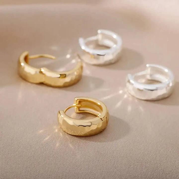 Tijdloze Sculpted Gouden Oorbellen