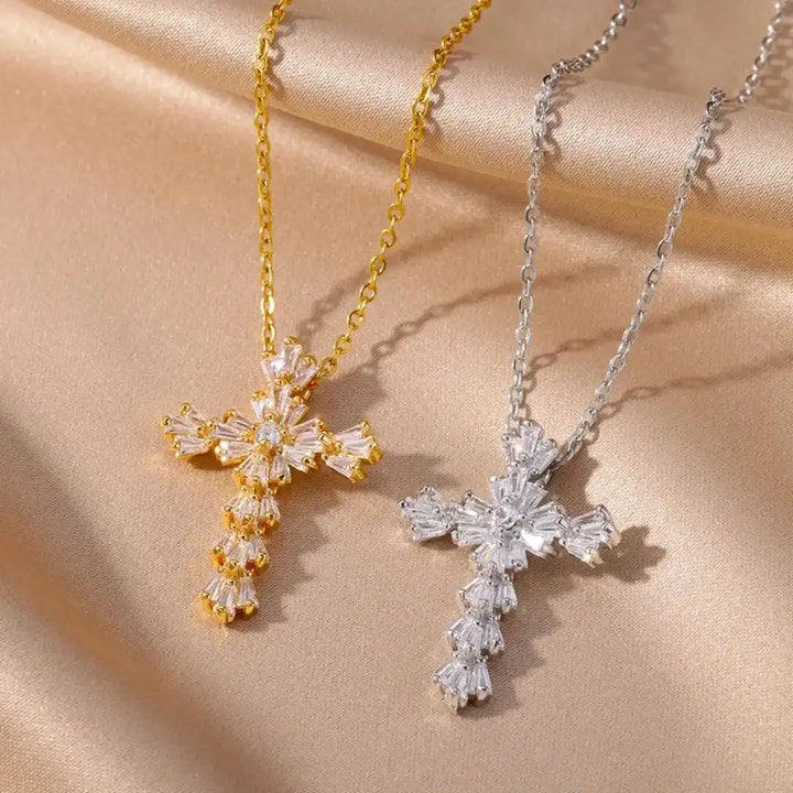 Tijdloze Zilveren Zirkonia Kruzifix Ketting