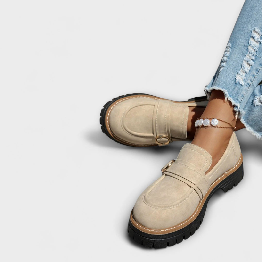 Lora™ | Casual Instappers met Ronde Neus