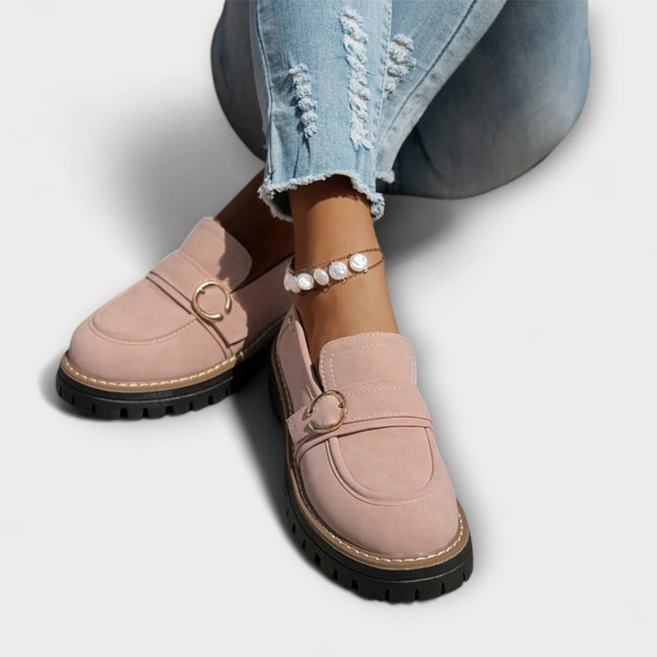 Lora™ | Casual Instappers met Ronde Neus