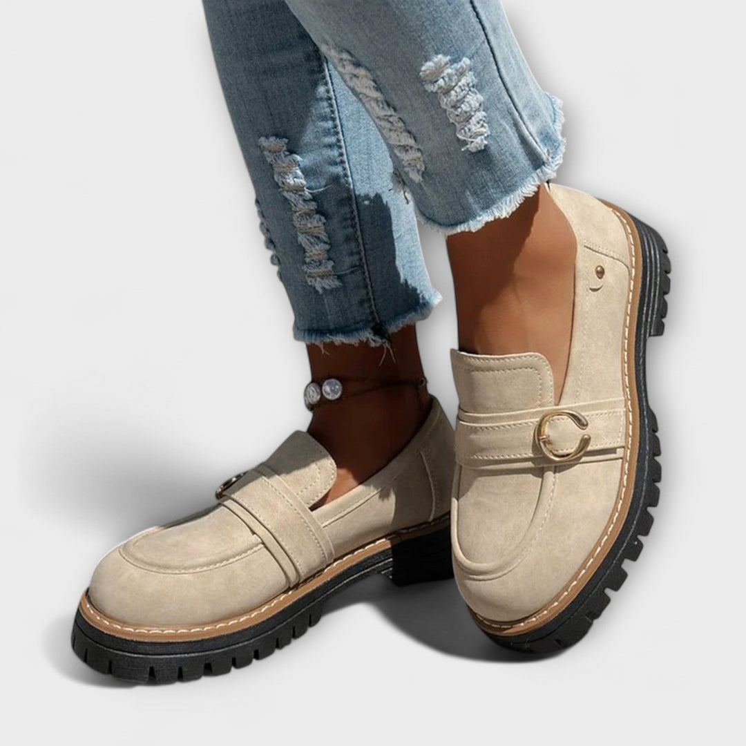 Lora™ | Casual Instappers met Ronde Neus