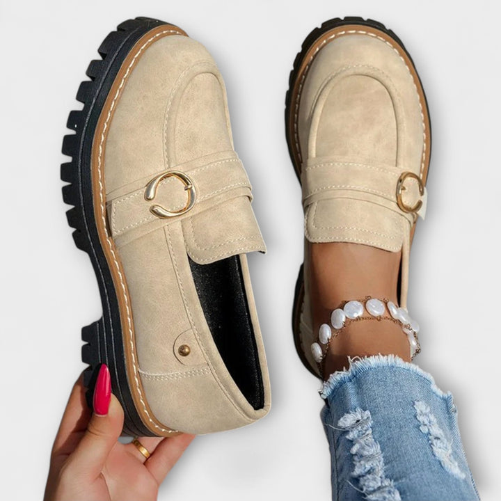 Lora™ | Casual Instappers met Ronde Neus