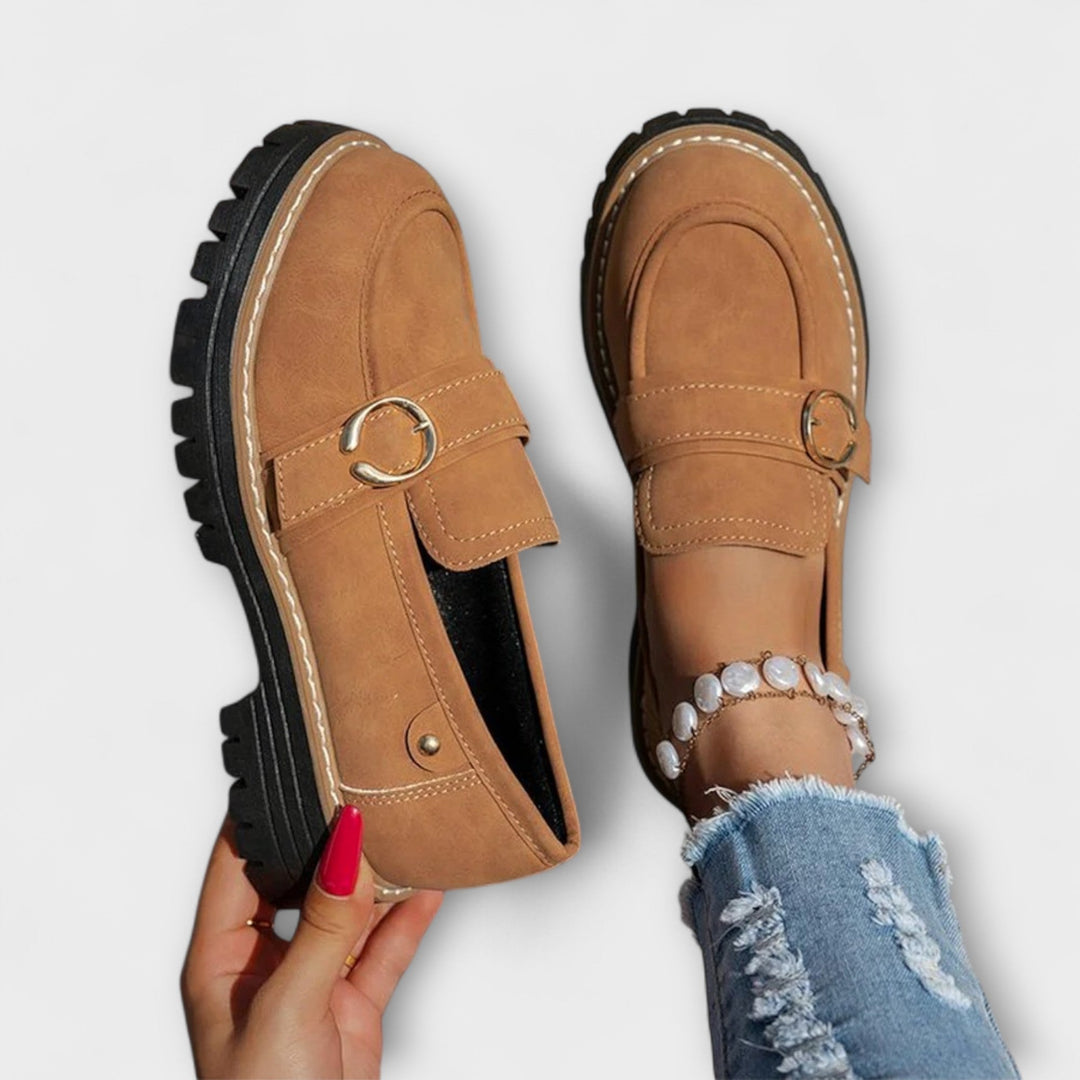 Lora™ | Casual Instappers met Ronde Neus