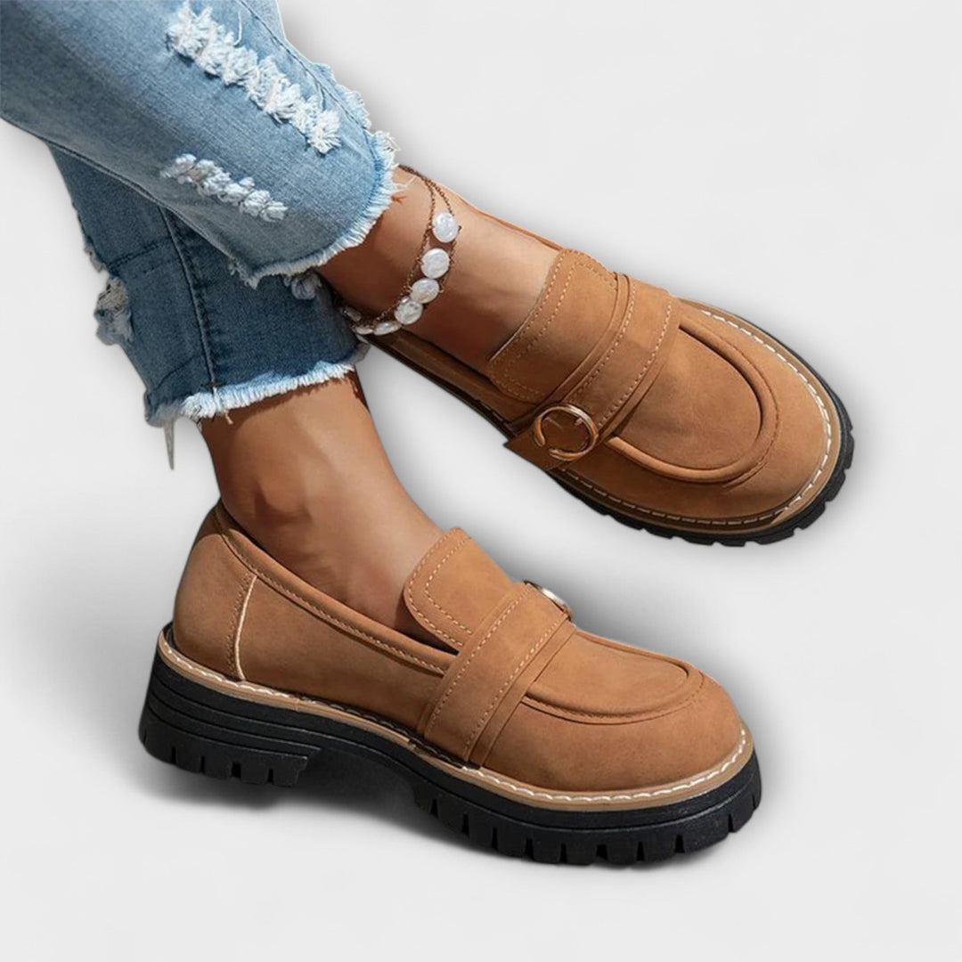 Lora™ | Casual Instappers met Ronde Neus