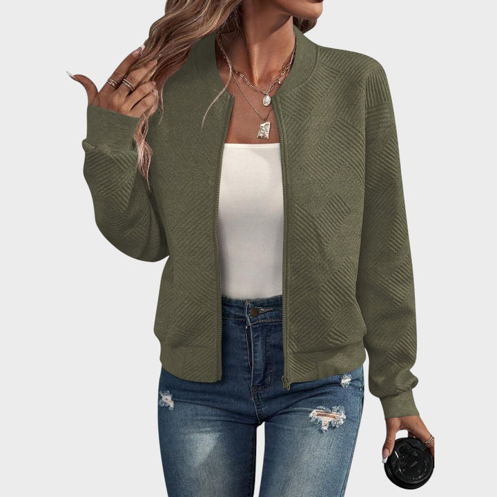 Delphine | Zip Bomberjack
